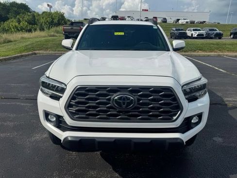Used 2023 Toyota Tacoma TRD Off-Road w/ TRD Premium Off Road Package AWD/4WD image 8