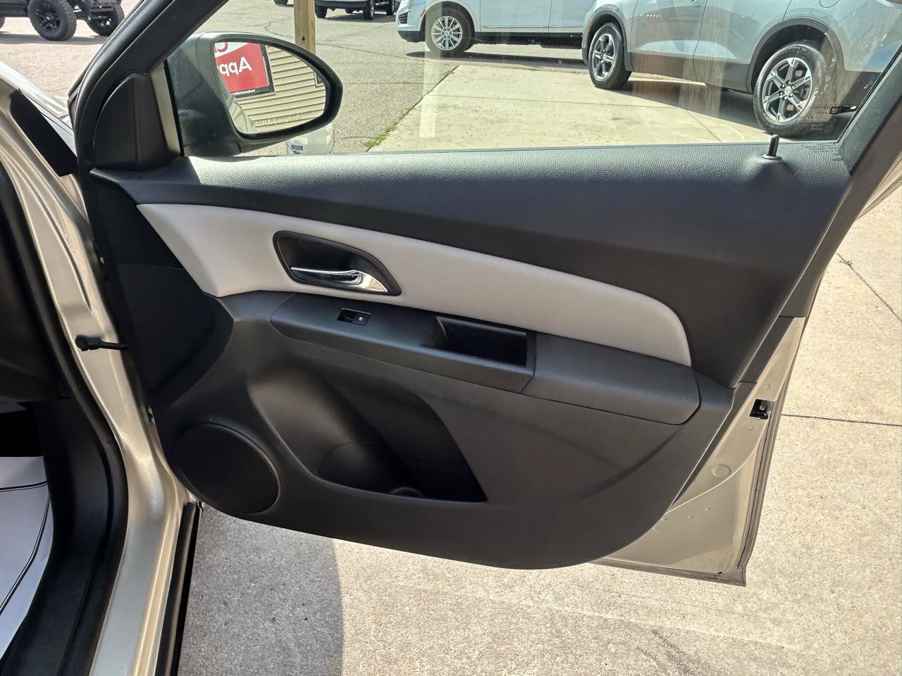 Used 2014 Chevrolet Cruze LS FWD image 15