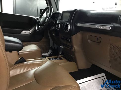 Used 2016 Jeep Wrangler Sahara AWD/4WD image 30