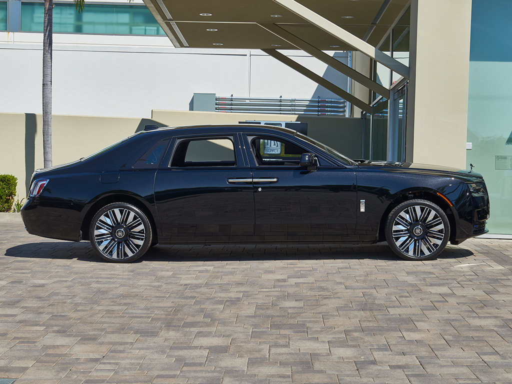 Used 2026 Rolls-Royce Ghost Extended Wheelbase AWD/4WD image 9