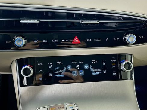 New 2026 Genesis GV70 2.5T Advanced AWD/4WD image 14