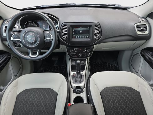 Used 2018 Jeep Compass Latitude w/ Popular Equipment Group FWD image 10