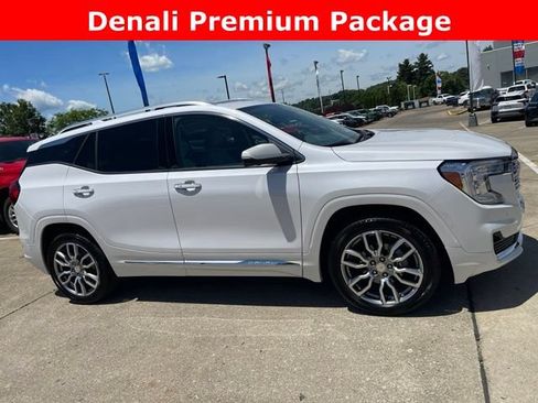 Used 2024 GMC Terrain Denali w/ Denali Premium Package AWD/4WD image 1
