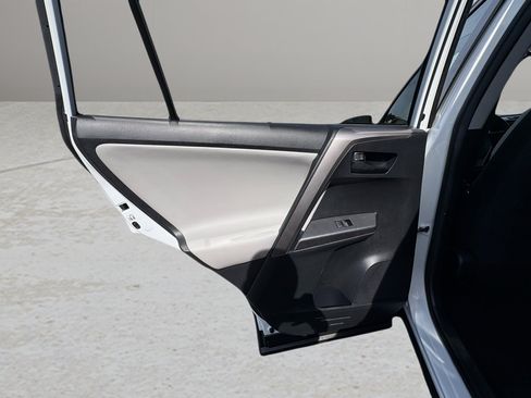 Used 2018 Toyota RAV4 LE Plus image 28