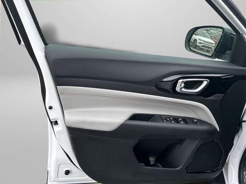 New 2026 Jeep Compass Limited image 25