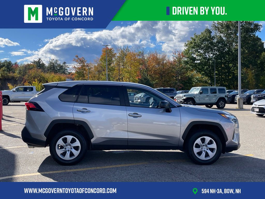 Used 2023 Toyota RAV4 LE AWD/4WD image 6