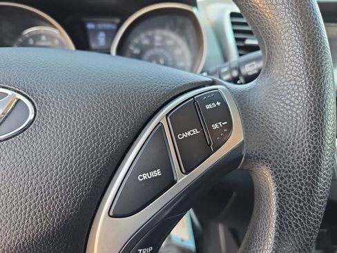 Used 2017 Hyundai Elantra GT FWD image 22