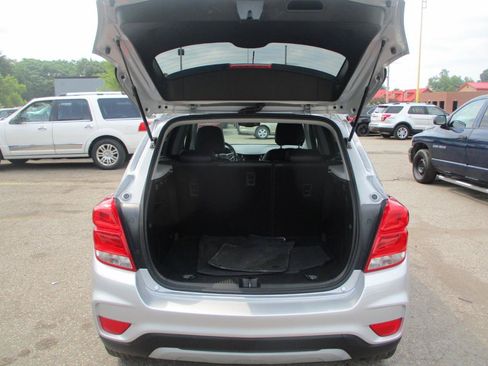 Used 2019 Chevrolet Trax LT w/ LT Convenience Package FWD image 7