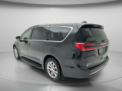 Used 2023 Chrysler Pacifica Touring-L AWD/4WD image 5