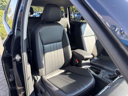 Used 2024 Volkswagen Tiguan SE FWD image 34