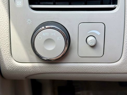 Used 2007 Buick Lucerne CXL w/ Luxury Package FWD image 27