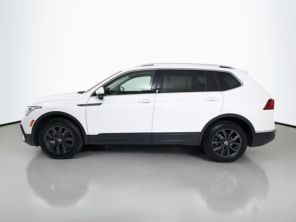 Used 2024 Volkswagen Tiguan SE w/ Panoramic Sunroof Package AWD/4WD image 4