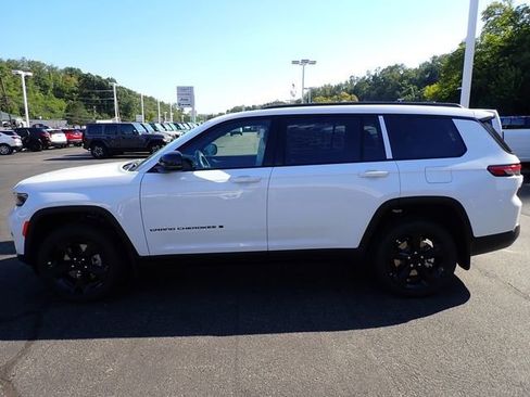 New 2025 Jeep Grand Cherokee L Altitude image 2