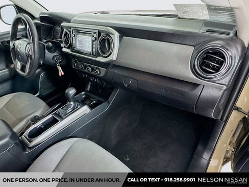 Used 2019 Toyota Tacoma SR5 AWD/4WD image 26