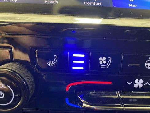 Used 2023 Jeep Grand Cherokee Limited w/ Luxury Tech Group II image 18