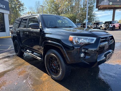 Used 2022 Toyota 4Runner SR5 image 4
