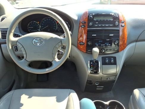 Used 2008 Toyota Sienna XLE FWD image 12