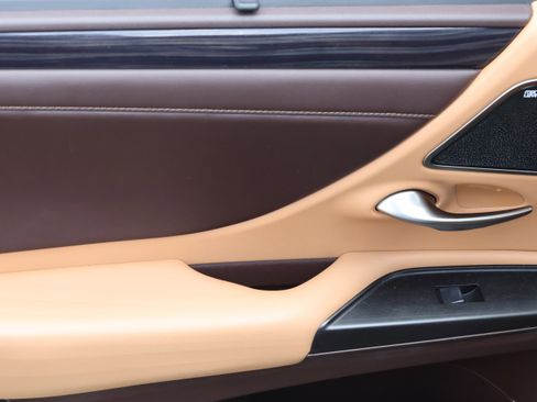 Used 2019 Lexus ES 350 Ultra Luxury w/ Accessory Package 2 image 34