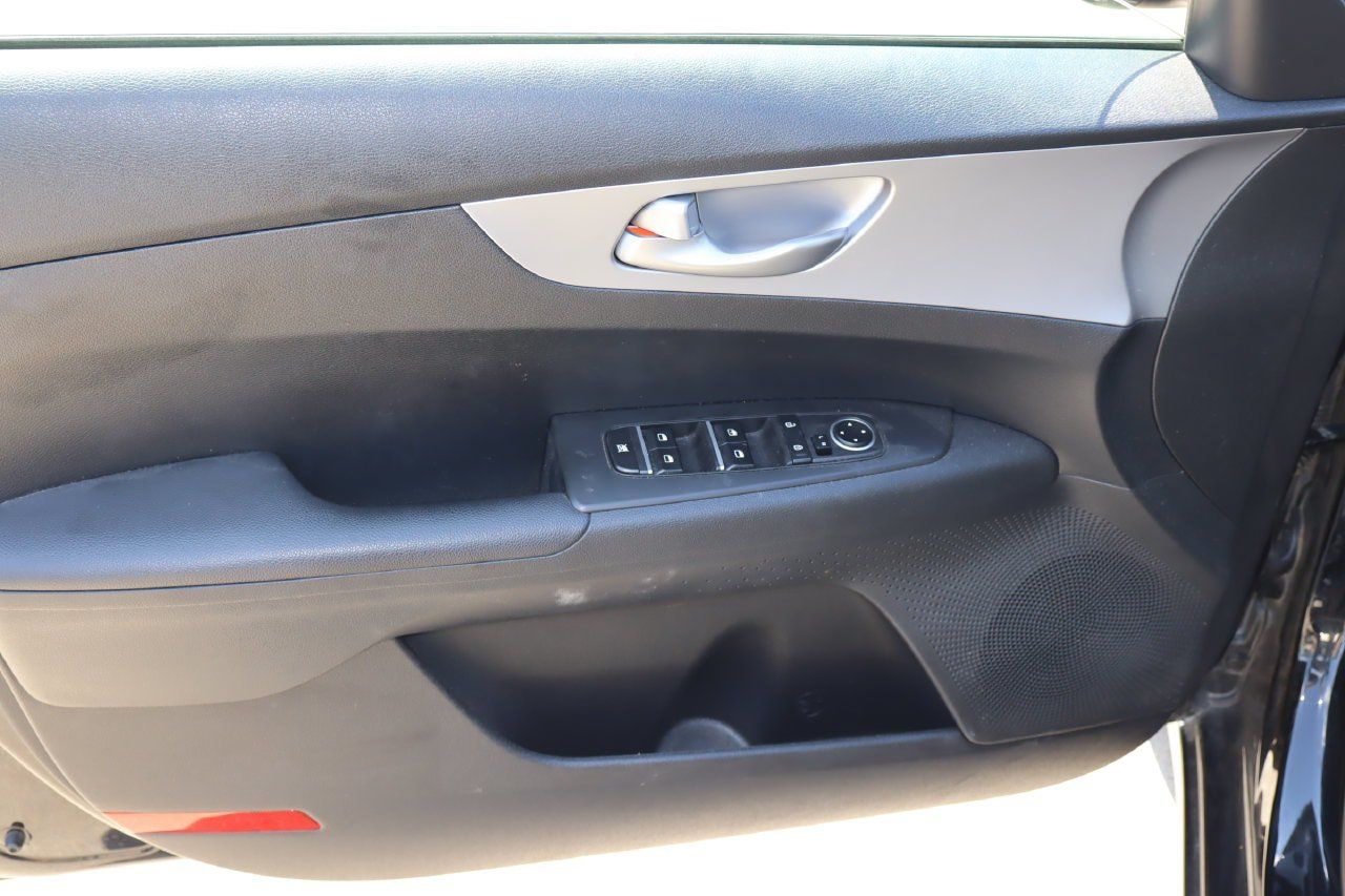 Used 2022 Kia Forte LXS FWD image 17
