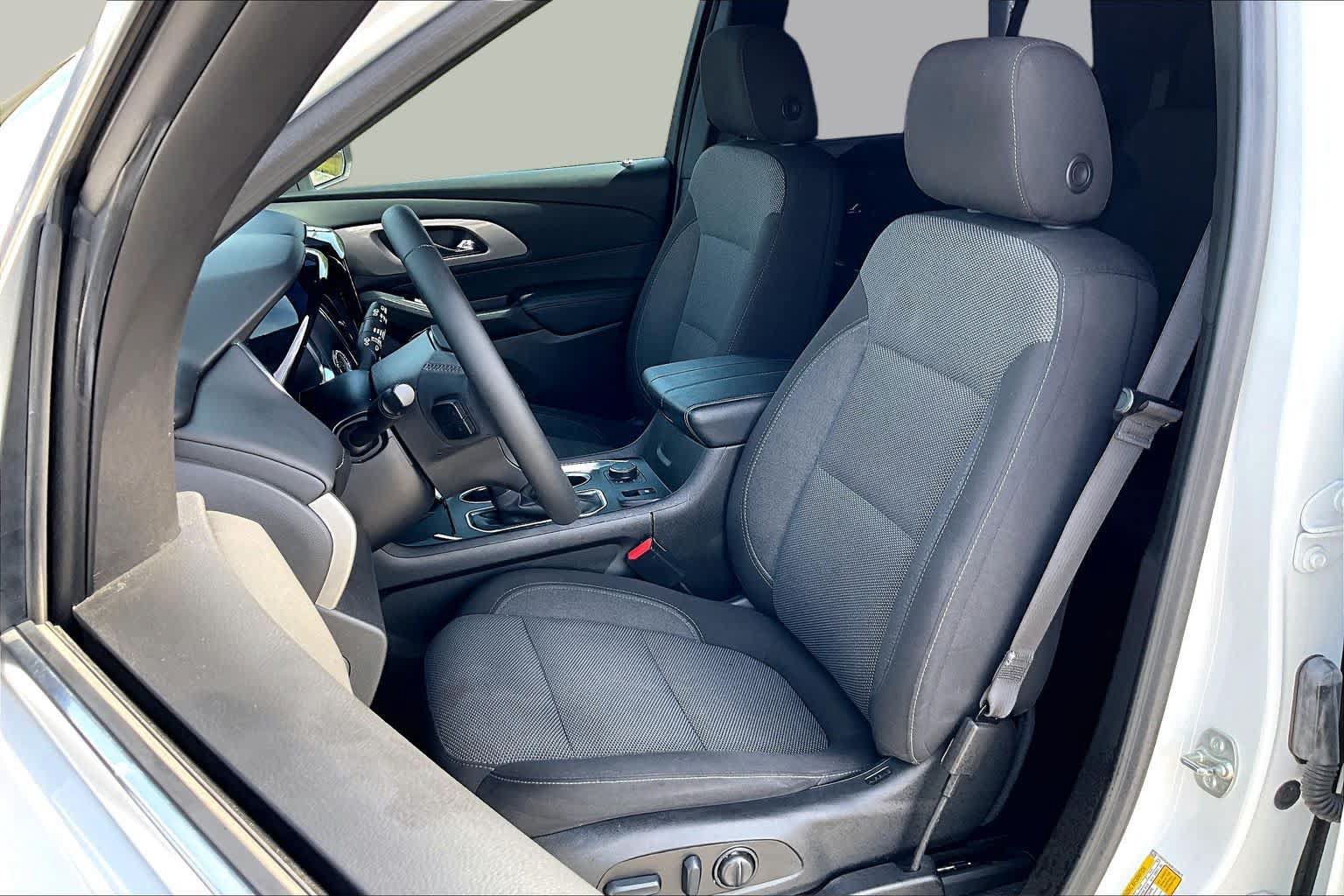 Used 2023 Chevrolet Traverse LT FWD image 14