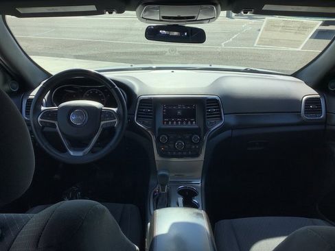 Used 2018 Jeep Grand Cherokee Laredo image 6