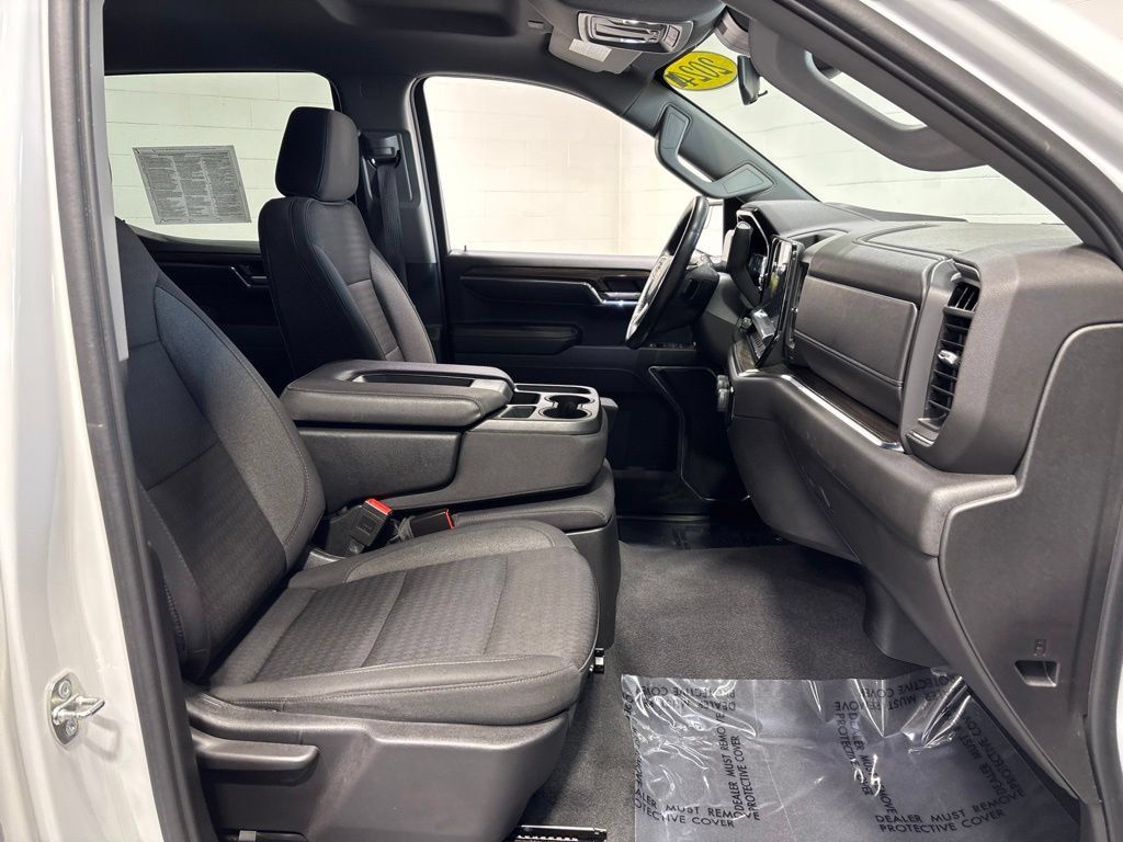 Used 2024 Chevrolet Silverado 1500 LT AWD/4WD image 10