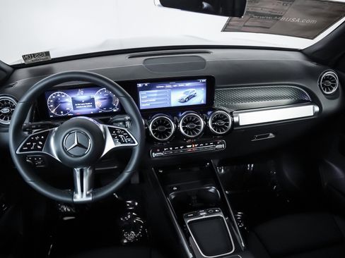 New 2025 Mercedes-Benz GLB 250 250 4MATIC image 17