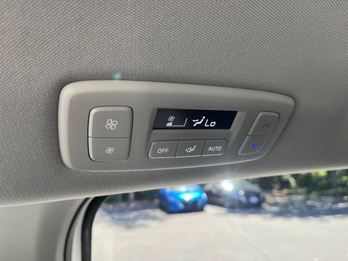 Used 2026 Kia Carnival FWD image 20