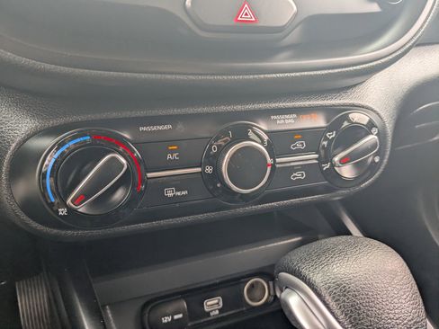 Used 2020 Kia Soul LX FWD image 26