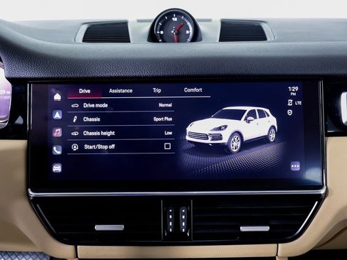 Certified 2023 Porsche Cayenne Platinum Edition image 15