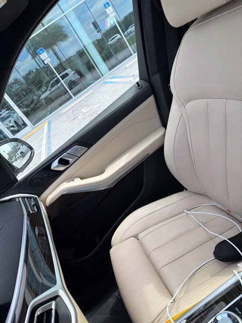 Used 2021 BMW X7 xDrive40i w/ Premium Package 2 AWD/4WD image 4