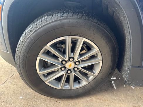 Used 2023 Chevrolet Traverse LT image 18