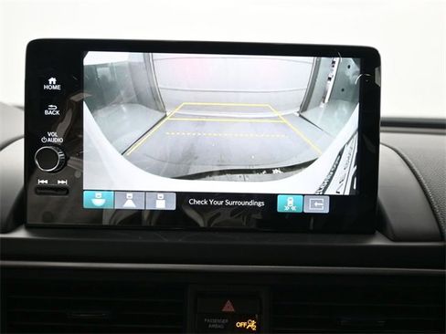 New 2025 Honda Pilot Touring image 3