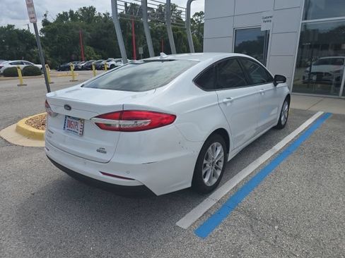 Used 2020 Ford Fusion SE FWD image 4