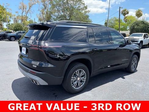 Used 2026 Chevrolet Traverse LT w/ Driver Confidence Package FWD image 6