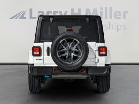Used 2024 Jeep Wrangler Unlimited Rubicon 4xe image 8