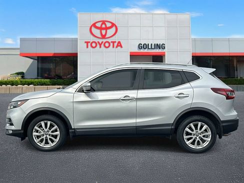 Used 2021 Nissan Rogue Sport SV FWD image 2