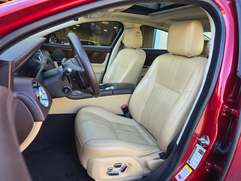 Used 2012 Jaguar XJ image 15