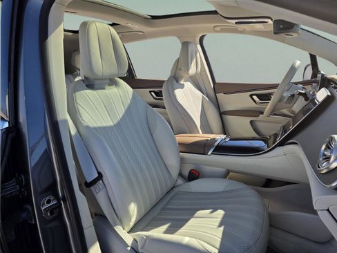 Used 2023 Mercedes-Benz EQS 450+ SUV image 34