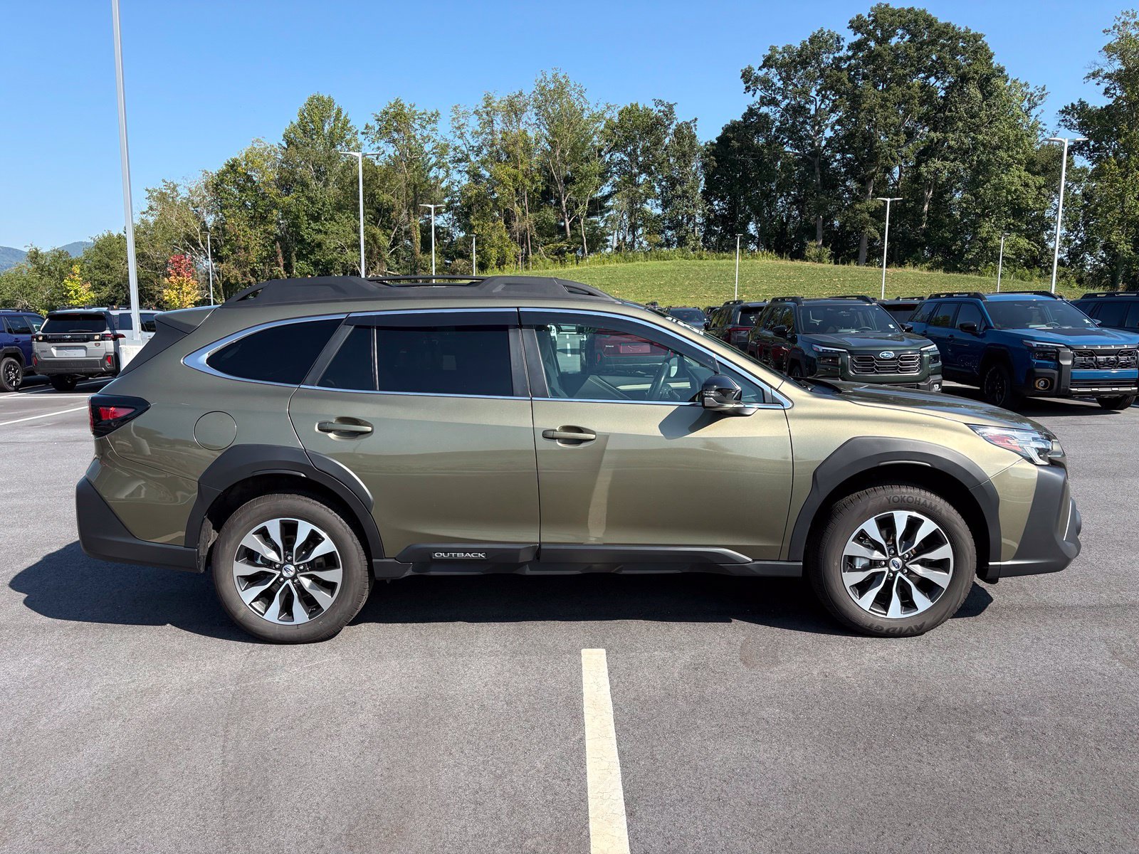 Certified 2025 Subaru Outback Limited AWD/4WD image 6