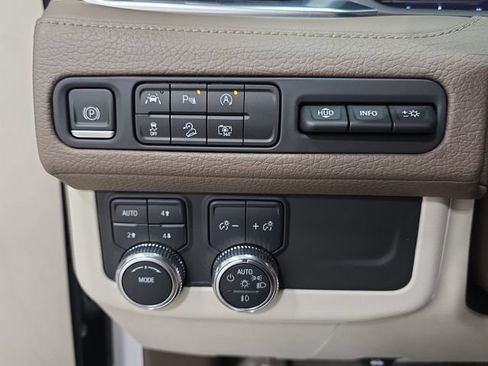Used 2023 GMC Yukon XL Denali AWD/4WD image 23