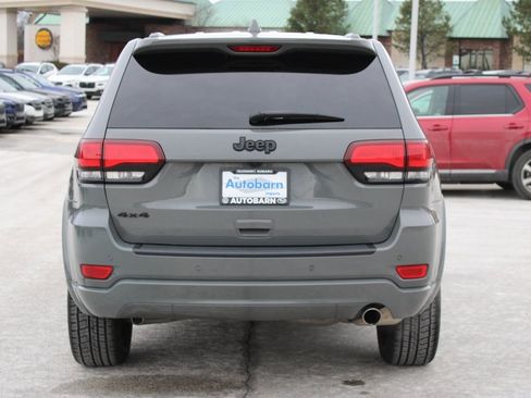 Used 2022 Jeep Grand Cherokee Laredo X image 6