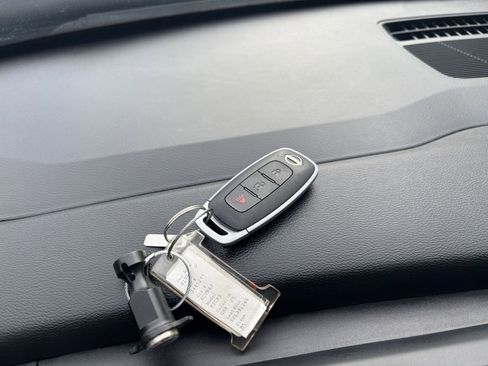 Used 2025 Nissan Kicks SV image 21