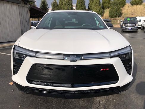 Used 2025 Chevrolet Blazer EV RS image 8