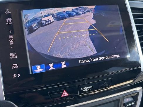 Used 2017 Honda Pilot Touring image 26
