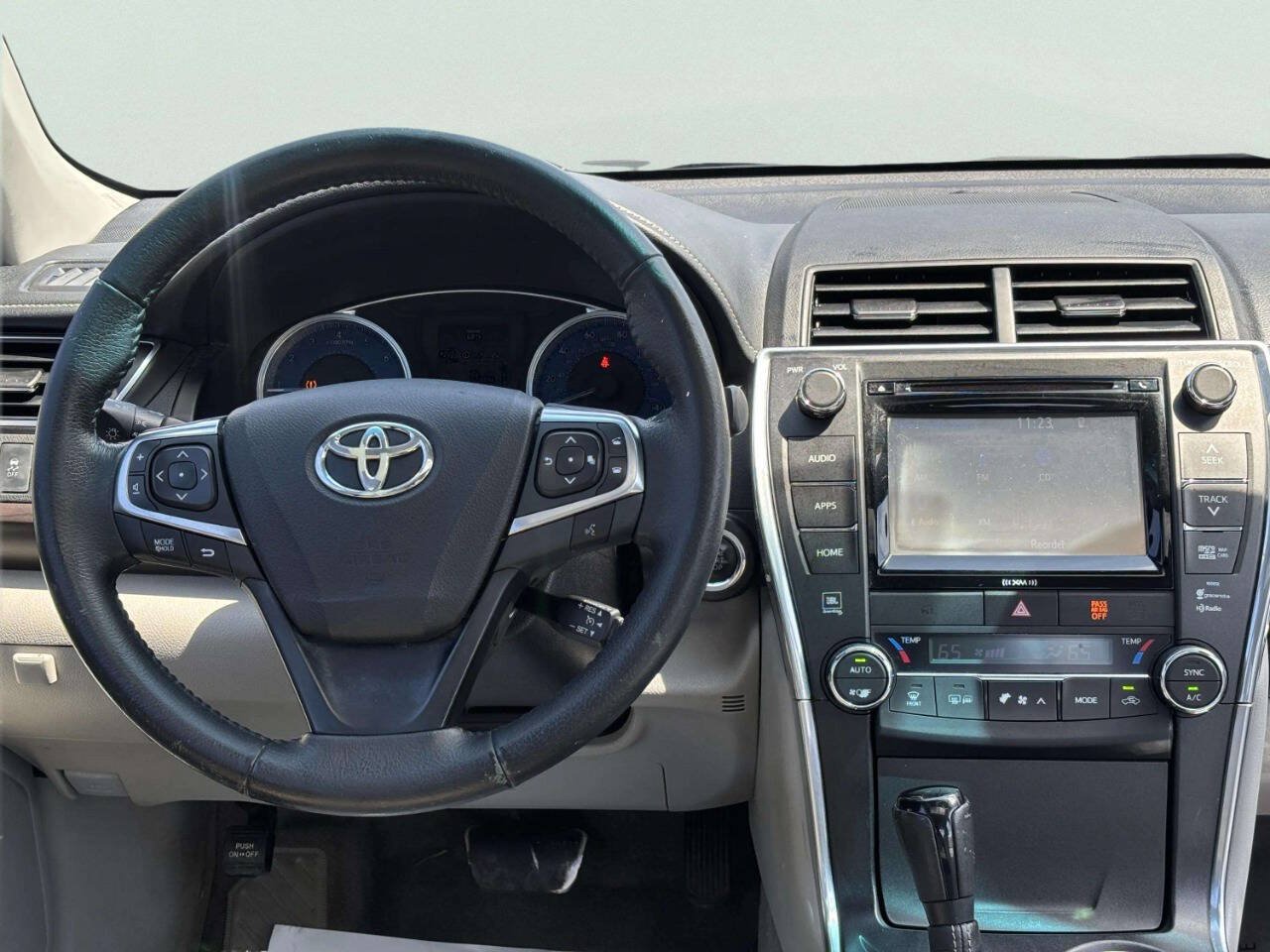 Used 2017 Toyota Camry XLE w/ Moonroof Package FWD image 22
