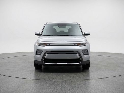 Used 2025 Kia Soul LX w/ LX Technology Package image 2