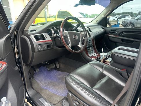 Used 2013 Cadillac Escalade Premium RWD image 10