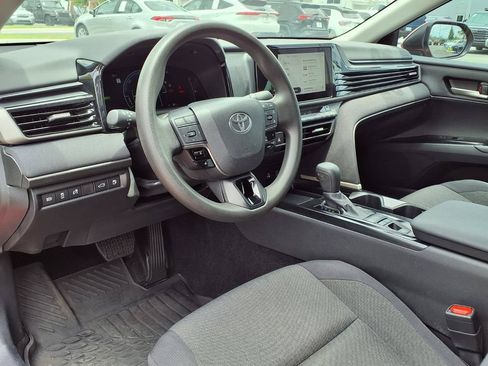 Used 2025 Toyota Camry LE FWD image 19