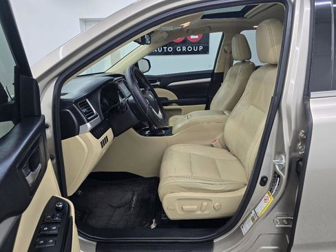 Used 2015 Toyota Highlander XLE FWD image 12